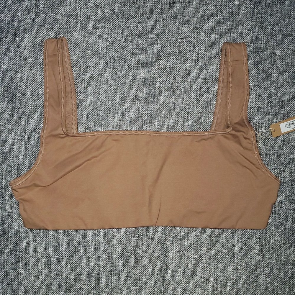 NWT SKIMS MEDIUM Body Basics Scoop Neck Bralette SIENNA
